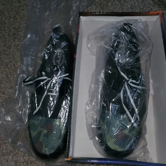 Shoes - Picture 2 of 11